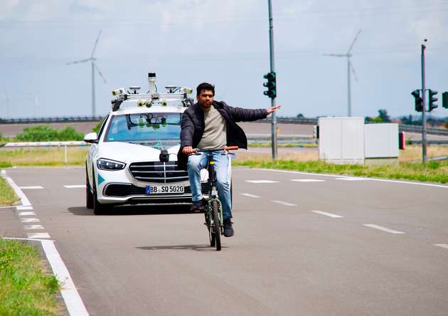 Die Prototypen beweisen sich unter realistischen Bedingungen mit anderen Verkehrsteilnehmern.