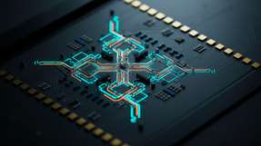 Licht statt Kupferleitungen: Die hochkomplexen optischen Wellenleiter moderner Siliziumphotonik-Chips erfordern völlig neue, skalierbare Testverfahren für die Massenfertigung im KI-Zeitalter.