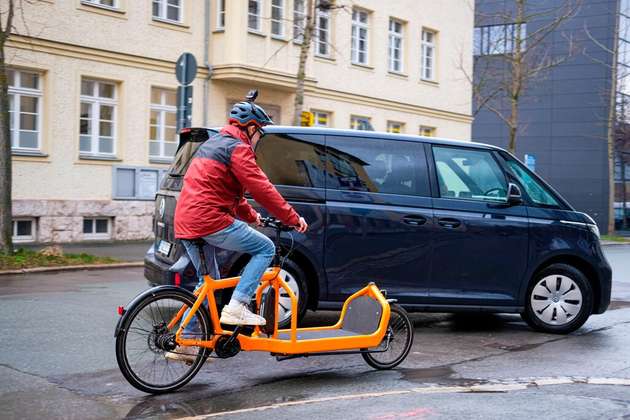 Im Rahmen des Forschungsvorhabens werden verschiedene Verkehrssituationen erprobt und Messdaten gesammelt, welche zum Beispiel hinsichtlich der Verkehrssicherheit ausgewertet werden.