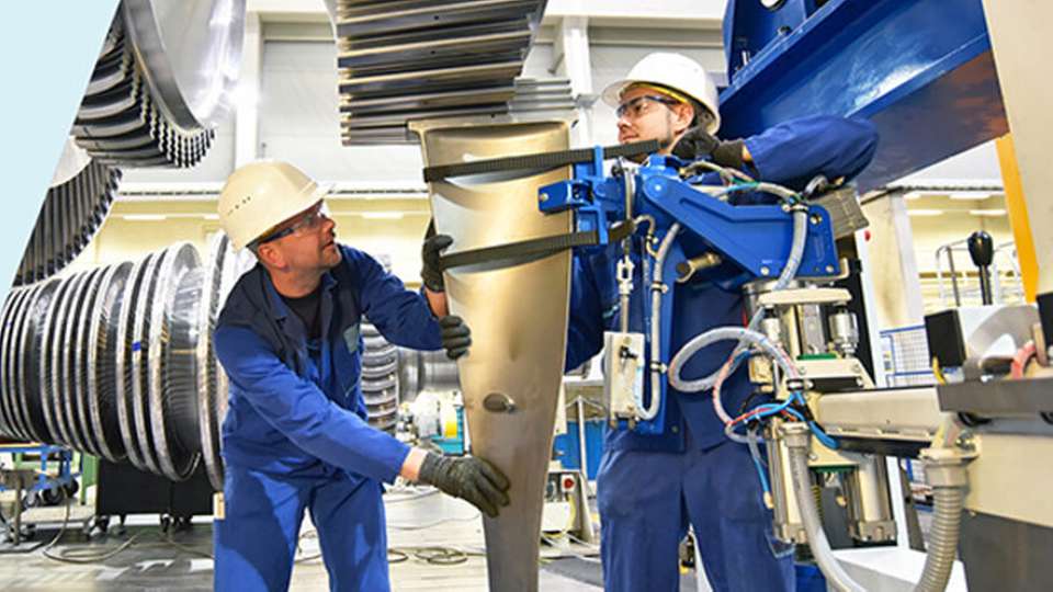 Industriesicherheit beginnt nicht erst im Netzwerk, sondern bereits an Türen, Toren und in sensiblen Bereichen.