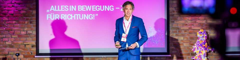 Die Frage ist nicht mehr, ob sich etwas ändert, sondern wohin die Veränderung führt. Vom 1. bis 2. Juli 2026 brachte der 7. INDUSTRY.forward SUMMIT im Spreespeicher Berlin Industrie-CxOs zusammen.