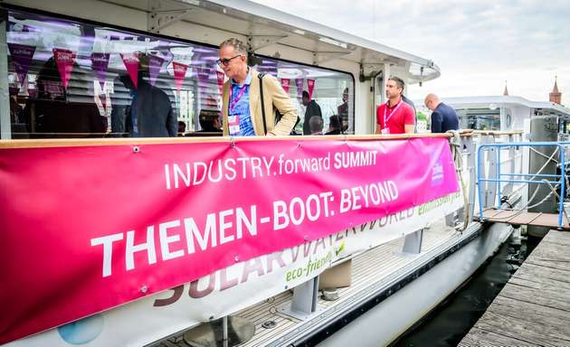 Stechen Sie beim INDUSTRY.forward SUMMIT in S(pr)ee: Auf dem Themen-Boot BEYOND zum Thema „Industrial AI Roadmap 2040 – was kommt nach der Ära der KI-Idioten?“ konnten Sie mitdiskutieren.