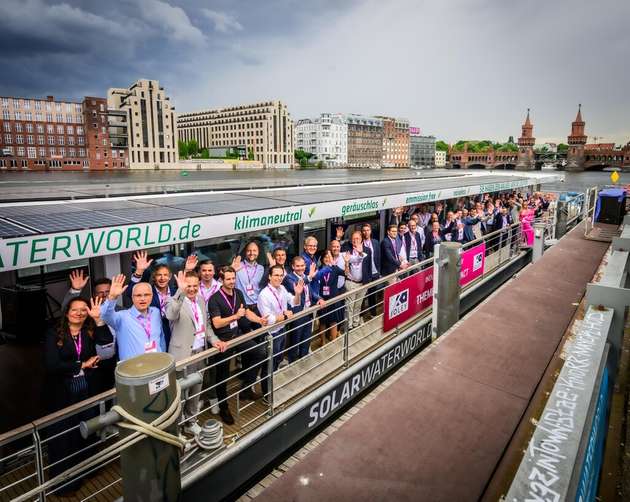 Stechen Sie beim INDUSTRY.forward SUMMIT in S(pr)ee: Auf dem Themen-Boot IMPACT zum Thema „Skalieren ist das neue Innovieren – Nicht die Idee schafft Wert, sondern ihre skalierbare Wirkung“ konnten Sie mitdiskutieren.
