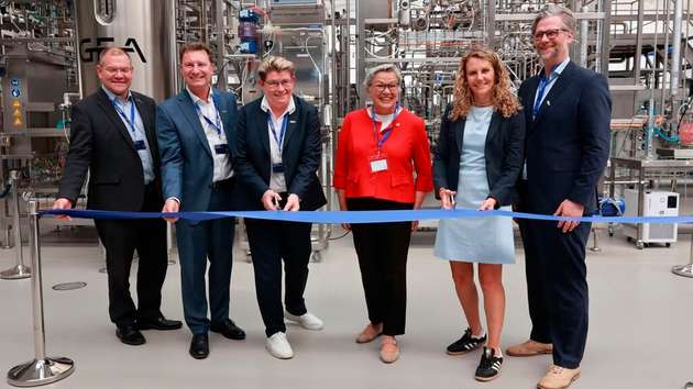 Eröffnung des neuen Gea-Technologiezentrums für New Food & Biotech in Sarstedt (von links nach rechts): Jens Neidhardt, Vice President Gea Liquid Technologies, Klaus Stojentin, CEO der Gea Division Nutrition Plant Engineering, Kristina Böe, Senior Vice President Processing Technologie, Kristina Böe, Senior Vice President Processing Technologie, Heike Brennecke, Bürgermeisterin der Stadt Sarstedt, Frederieke Reiners, Vice President New Food & Biotech und Reimar Gutte, Senior Vice President EMEA, Nutrition Plant Engineering.