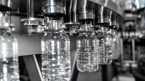 Auch wenn stilles und kohlensäurehaltiges Wasser in Flaschen bei den Verbrauchern nach wie vor am beliebtesten sind, verändert die steigende Nachfrage nach funktionellem und aromatisiertem Wasser den Markt.