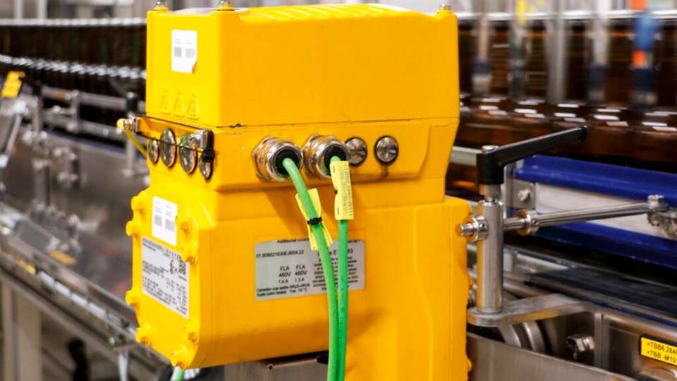Movigear performance sorgt bei Veltins für platzsparende, energieeffiziente Antriebstechnik in den neuen Abfülllinien.