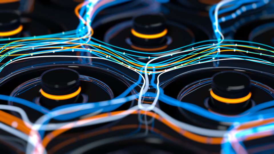 Die globale Nachfrage nach Batterien wächst jährlich um 43 Prozent und Deutschland profitiert davon kaum. Vier Industrieverbände fordern deshalb gezielte industriepolitische Unterstützung.