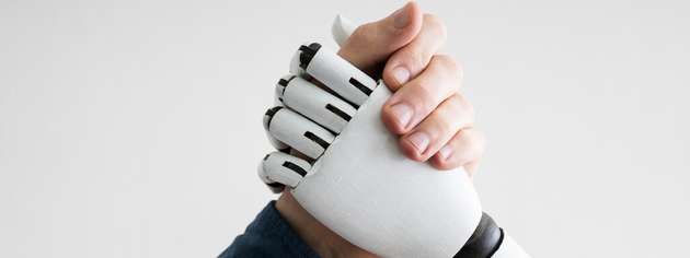WearaCob – Wearable und Collaborative – ermöglicht eine enge und gefahrlose Zusammenarbeit von Mensch und Roboterarm.
