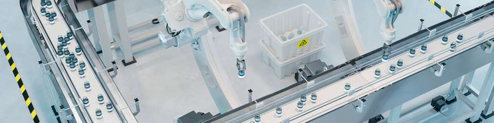 Antriebstechnik umfasst alle Komponenten, die elektrische Energie in eine kontrollierte mechanische Bewegung umwandeln. In automatisierten Fabriken gehören dazu typischerweise Elektromotor, Frequenzumrichter oder Servoregler, Getriebe, Kupplung, Bremse, Sensorik, Steuerung, Software und Kommunikation.