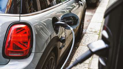 Schurter ALO-Serie: Hochvolt-Sicherungen bis 1.000 VDC und 900 A für E-Fahrzeuge – UL-zertifiziert, für PDU, BDU und BMS geeignet.