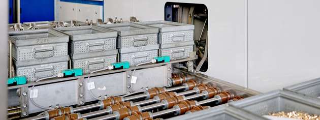 Die jüngste Reinigungsanlage bei Rosenberger in Fridolfing ist eine Kohlenwasserstoff-Alkohol-Anlage mit dem Reinigungsmedium Isoclean RG 59 von Richard Geiss.