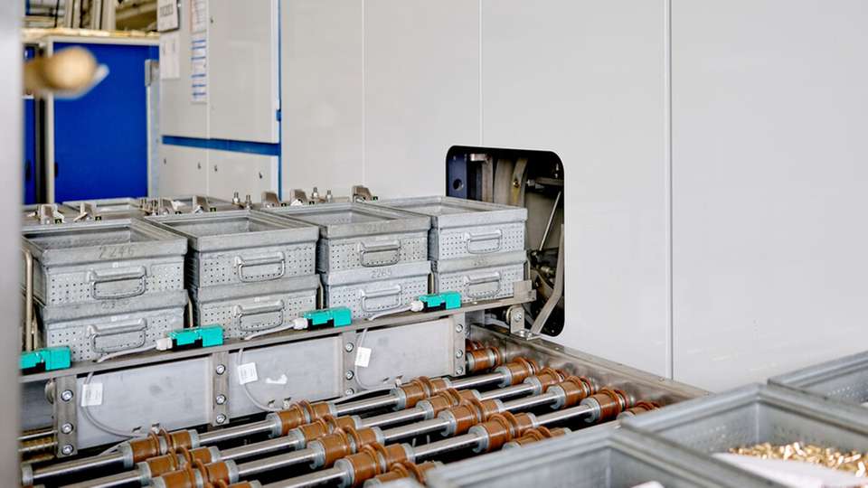 Die jüngste Reinigungsanlage bei Rosenberger in Fridolfing ist eine Kohlenwasserstoff-Alkohol-Anlage mit dem Reinigungsmedium Isoclean RG 59 von Richard Geiss.
