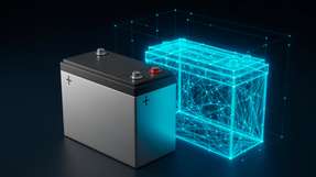 Der Digitale Zwilling durchläuft nun in Echtzeit die gleichen Lade- und Entladezyklen wie der reale Speicher und klärt dabei permanent ab, ob das tatsächliche Verhalten mit der zuvor berechneten Verteilungskurve übereinstimmt.