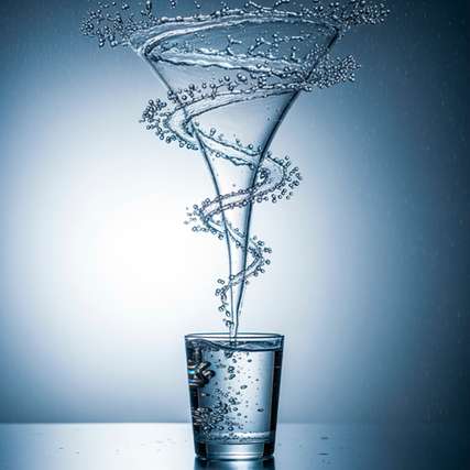Das Kieler Material gewinnt Wasser aus der Luft – und kühlt auch ncoh effizienter als heutige Systeme.