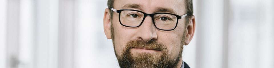 Michael Hanisch, Head of Technology bei AWS Deutschland, sagt: „Wer KI nur diskutiert, wird von denen überholt, die sie praktisch einsetzen.“