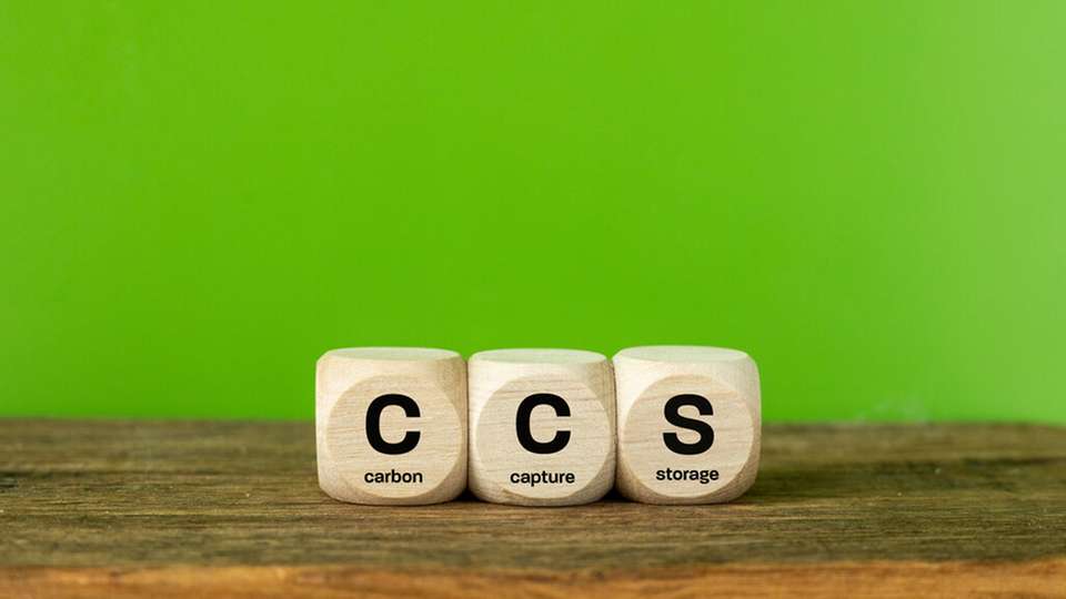 Die Debatte um CCS stehr exemplarisch für die Gefahr, dass zur Erreichung der Klimaziele auf Technologien gesetzt wird, die bisher noch keinen Beitrag zum Klimaschutz leisten und von denen unklar ist, ob sie in Zukunft im großen Maßstab „liefern“ werden.