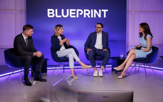 Blueprint Talk mit (von links nach rechts) Christoph Spranger, Yvonne Weitsch, Matteo Berioli und Moderatorin Sarah Yvonne Elsser.