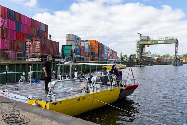 A-SWARM Versuchsträger Demo 1 und Demo 2 werden für Testfahrten im Berliner Westhafen vorbereitet.