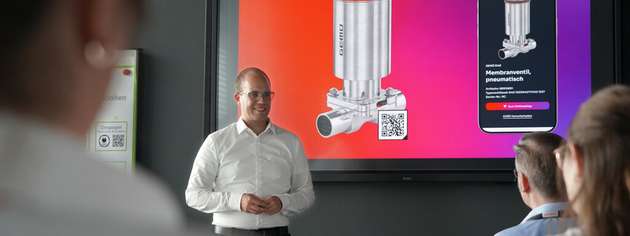 Simon Stadtmüller, Senior Product Owner Digital Business Transformation bei GEMÜ, zeigte in einem Workshop praxisnah, wie Unternehmen den Einstieg in den unternehmensübergreifenden Datenaustausch und den Digitalen Produktpass gestalten können.