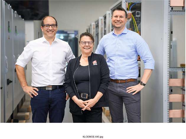 Blicken auf eine erfolgreiche Zusammenarbeit zurück (von links nach rechts): Magnus Berzl, Geschäftsführer, KlöMö, Nina Grabowski, Eplan,und Alexander Krapf, Rittal.