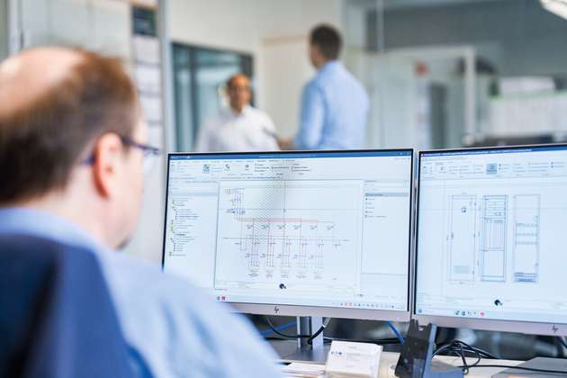Ist der 3D-Schaltschrankaufbau in Eplan Pro Panel erfolgt, werden die Fertigungsdaten direkt in die Maschinen eingelesen.