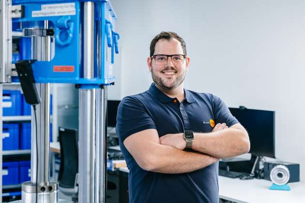 Fabian Schneider, Junior Experte / Messgrößenverantwortlicher Drehmoment, Kraft & Waagen bei Testo Industrial Services: „Wir sind von der Performancesteigerung, die das Galaxie-Getriebe unserer ohnehin hochpräzisen Drehmomentkalibriereinrichtung und unseren Kunden ermöglicht, begeistert – ein echter USP.“