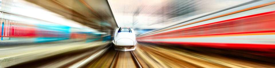 Digitale Stellwerke, ETCS, Sensorik und KI sollen Störungen reduzieren, Kapazitäten erhöhen und die Instandhaltung im Schienenverkehr planbarer machen.