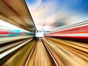 Digitale Stellwerke, ETCS, Sensorik und KI sollen Störungen reduzieren, Kapazitäten erhöhen und die Instandhaltung im Schienenverkehr planbarer machen.