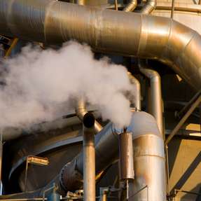In der Industrie reicht die Prozesswärme von unter 100 bis über 1.500 °C. Welche Lösung trägt bis 2050: Elektrifizierung oder Verbrennung?