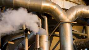 In der Industrie reicht die Prozesswärme von unter 100 bis über 1.500 °C. Welche Lösung trägt bis 2050: Elektrifizierung oder Verbrennung?