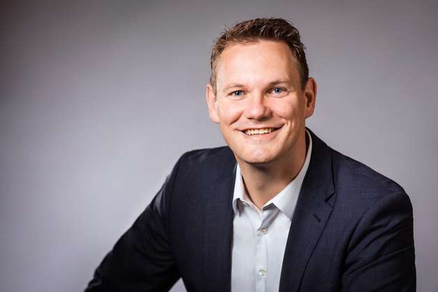 Philipp Heucke, Leiter Onshore-Wind Development Deutschland, Vattenfall: Deutschland ist einer der wichtigsten Märkte für Vattenfall im Bereich der Windenergie an Land. In den vergangenen Jahren haben wir unsere Projektpipeline hierzulande auf 1,5 GW deutlich ausgebaut. Mit Projekten in Nord- und Süddeutschland sehen wir weiterhin großes Potenzial für den weiteren Ausbau der Windenergie. Gleichzeitig braucht Deutschland den Ausbau der Windenergie in allen Regionen des Landes. Dafür sind ein beschleunigter Netzausbau und Rahmenbedingungen entscheidend, die den Ausbau der Windenergie in allen Regionen Deutschlands ermöglichen. Die WindEnergy 2026 bietet die Gelegenheit, gemeinsam Lösungen für die nächsten Ausbauschritte der Windenergie zu diskutieren und voranzubringen.