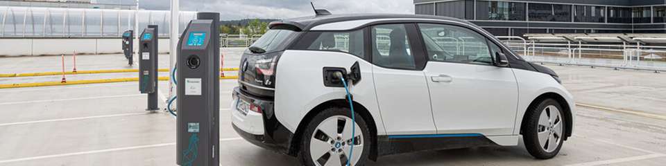 Im DC Innovation Hub in Detmold wird demonstriert, wie erneuerbare Energien und Elektrofahrzeuge in einem Gleichstromnetz interagieren.