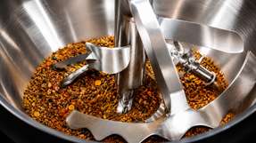 Die schonende Mischtechnik bewahrt die Struktur, die Rieselfähigkeit und das charakteristische Aroma empfindlicher Gewürz- und Kräutermischungen.
