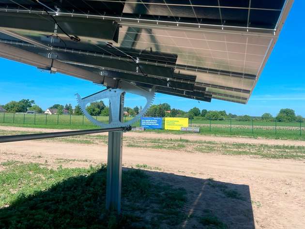 Solartracker in Arendsee: Das Nachführsystem folgt dem Sonnenstand und steigert den Solarertrag um rund 25 Prozent.