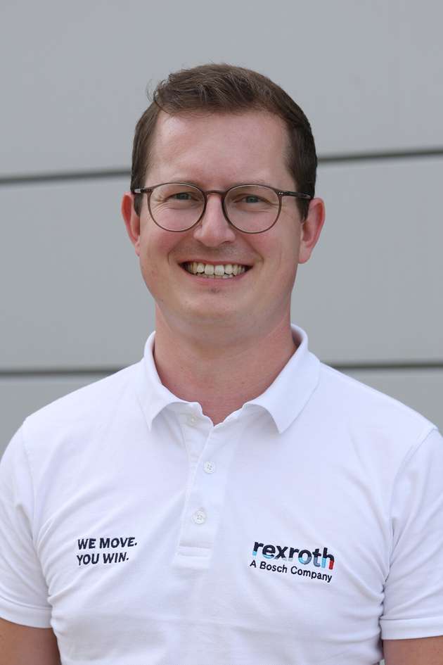 Jan Bierod, Product Owner Digital Services, Business Unit Industrial Hydraulics, Bosch Rexroth: Condition Monitoring ohne Handlungsbezug schafft noch keinen Mehrwert. Entscheidend ist, aus Zustandsdaten konkrete Entscheidungen für Betrieb, Service und Instandhaltung abzuleiten. Genau hier setzen moderne Predictive-Maintenance-Lösungen an. Mit CytroConnect verknüpfen wir Zustandsüberwachung, Asset-Management sowie regel- und KI-basierte Analysen zu einem durchgängigen Ansatz. Anomalien können frühzeitig erkannt, Wartungsmaßnahmen gezielt geplant und ungeplante Stillstände reduziert werden. In Verbindung mit unserer Asset Orchestration Platform werden darüber hinaus operative Prozesse und Workflows direkt mit den gewonnenen Erkenntnissen verknüpft. So entstehen messbare Verbesserungen bei Anlagenverfügbarkeit, Produktivität und Wartungskosten.