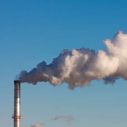 Beim Oxyfuel-Verfahren bildet sich Abgas aus Wasserdampf und Kohlendioxid welche durch Kondensation und CCS eingefangen werden können.