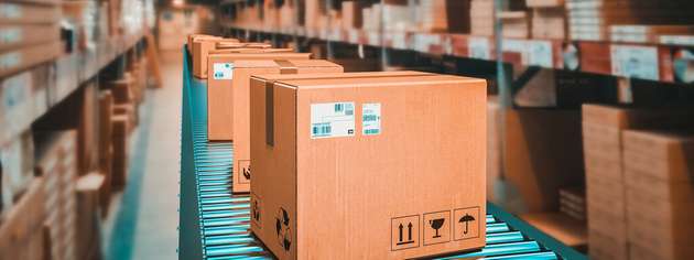 Der PackAssistant plant die Beladung der Lkws und berechnet die Kosten für Verpackung und Logistik.