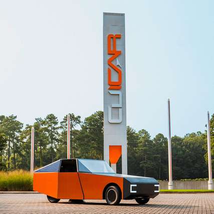 Das zweitürige Coupé „Deep Orange 17“ wiegt nur 550 Kilogramm. Sein aerodynamisches Design ist vom Kastenfisch inspiriert und verbindet Leichtbau mit einem retro-modernen Erscheinungsbild.