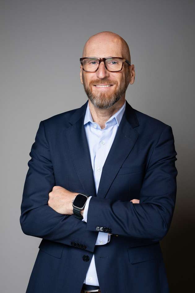 Richard Neussl, Managing Director, Kontron Transportation: Unser InnoTrans-Auftritt steht ganz unter dem Motto „We Create FRMCS.“ Besucher erleben bei uns das gesamte FRMCS-Portfolio aus einer Hand – vom cloud-nativen 5G Core über unser NextGen RAN bis hin zu MCx als strategischem Wegbereiter in die FRMCS-Welt. Zudem geben wir Einblicke in Konzepte wie White Space, unserer innovativen Lösung für die parallele Nutzung von GSM-R und FRMCS, und präsentieren unsere End-to-End-Services entlang des gesamten Lebenszyklus. Kontron Transportation steht seit 30 Jahren für führende Kompetenz im betriebskritischen Bahnfunk. Wer unseren Stand besucht, wird verstehen, warum wir auch in der FRMCS-Ära der Nummer-1-Partner für Bahnen bleiben werden.