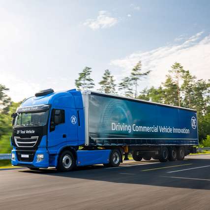 Das Antriebsstrang-Portfolio von ZF kombiniert Hybrid- und Elektrotechnologien, um verschiedene Wege zur Dekarbonisierung zu unterstützen.
