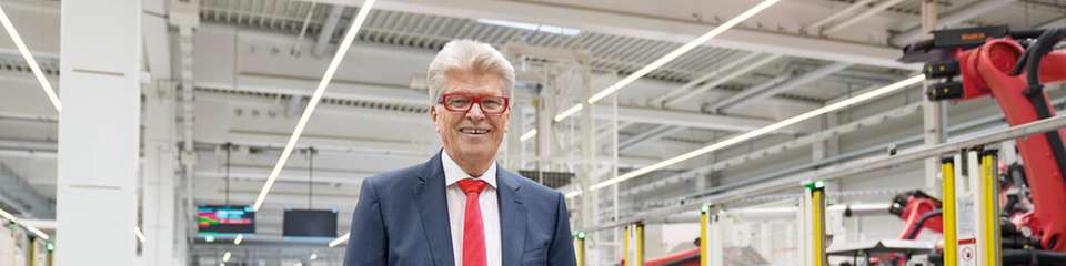 Prof. Dr. Friedhelm Loh sagt anlässlich seines 80. Geburtstags:„Das Erreichte ist für mich kein Wert an sich, sondern die Grundlage für den Weg in die Zukunft, die ich weiter gestalten möchte und die ich liebe.“ 