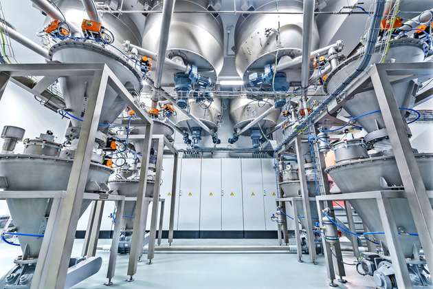 Automatische Mittelkomponentenanlage mit Wiege- und Fördersystem 