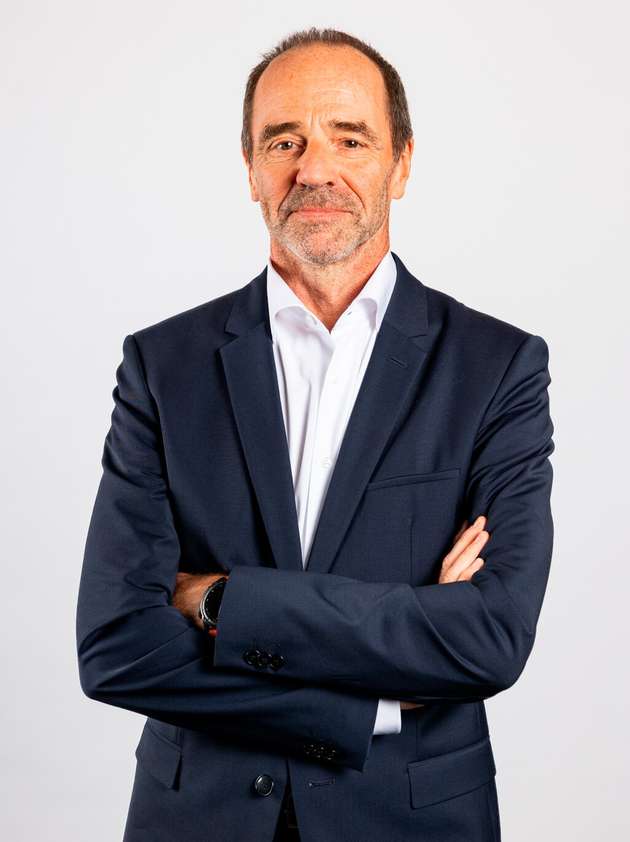 Thomas Bächle, Geschäftsführer von Verbund Energy4Business Germany: Die Zukunft der Windenergie entscheidet sich nicht allein beim Neubau. Unsere Kund:innen suchen integrierte Energielösungen, die Versorgungssicherheit, Wirtschaftlichkeit und Dekarbonisierung verbinden. Direktvermarktung, Altanlagen und Co-Location werden dabei zu den entscheidenden Hebeln für wirtschaftlich erfolgreiche Windparks.