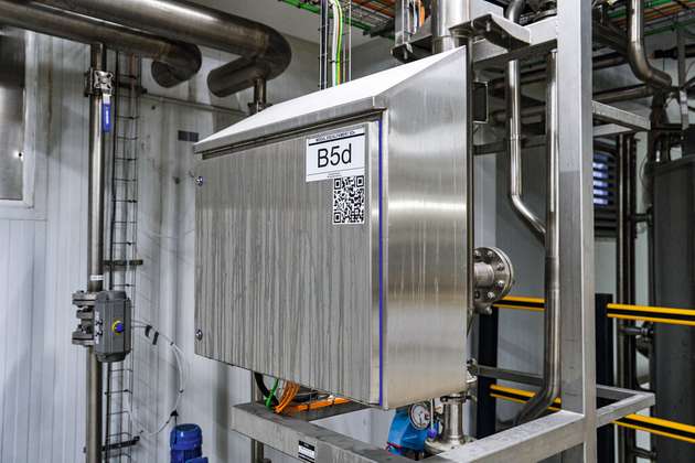 Vorteile der Rittal Edelstahlgehäuse im Hygienic Design: Dachneigung von 30 Grad nach vorne, glatte Oberfläche, rundum außenliegende spaltfreie Silikondichtung