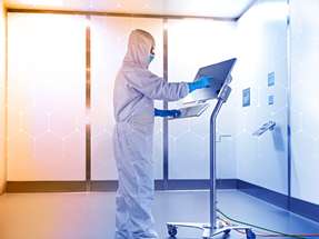 Das mobile HMI ermöglicht die Bedienung und Überwachung von Produktionsprozessen direkt im Reinraum. Glatte Edelstahloberflächen unterstützen eine zuverlässige Reinigung und können mikrobiologische Rückstände verringern.