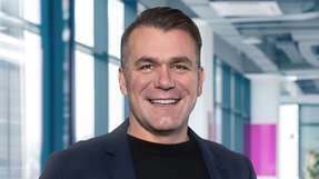 Ralf Pechmann ist seit 2018 Geschäftsführer der Deutschen Telekom MMS GmbH und verantwortet das Portfolio „Digital Experience & IT“ für Deutsche Telekom Geschäftskunden. Seit mehr als 20 Jahren begleitet er Unternehmen bei der digitalen Transformation. Sein Fokus liegt darauf, KI so in Organisationen zu bringen, dass daraus messbarer Geschäftsnutzen entsteht. Die Telekom MMS unterstützt Unternehmen dabei, geschäftskritische Prozesse mit KI, digitalen Plattformen und souveränen Architekturen zukunftsfähig zu gestalten – von der Strategie bis zum Betrieb.