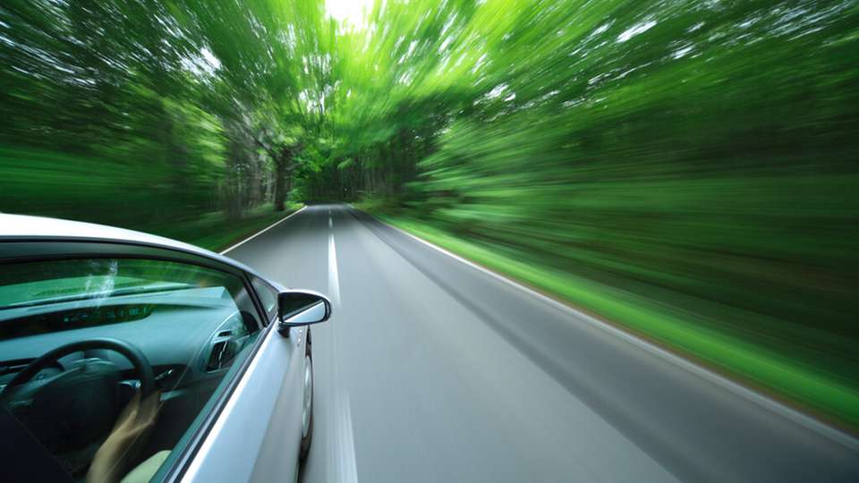 E-Mobilität wächst schneller als die Ladeinfrastruktur. SBOW iFlex soll Ad-hoc-Schnellladung dort ermöglichen, wo Netzanschluss fehlt oder sich verzögert. 