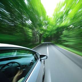 E-Mobilität wächst schneller als die Ladeinfrastruktur. SBOW iFlex soll Ad-hoc-Schnellladung dort ermöglichen, wo Netzanschluss fehlt oder sich verzögert. 