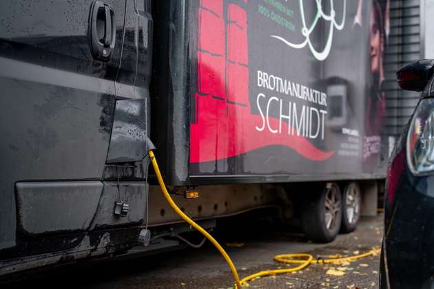Auch die E-Flotte ist eingebunden und Ladevorgänge werden intelligent gesteuert.