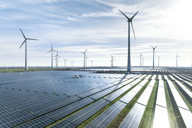 Die Nachverdichtung von bestehenden Windparks mit PV-Anlagen bietet viel Potenzial für Betreiber.